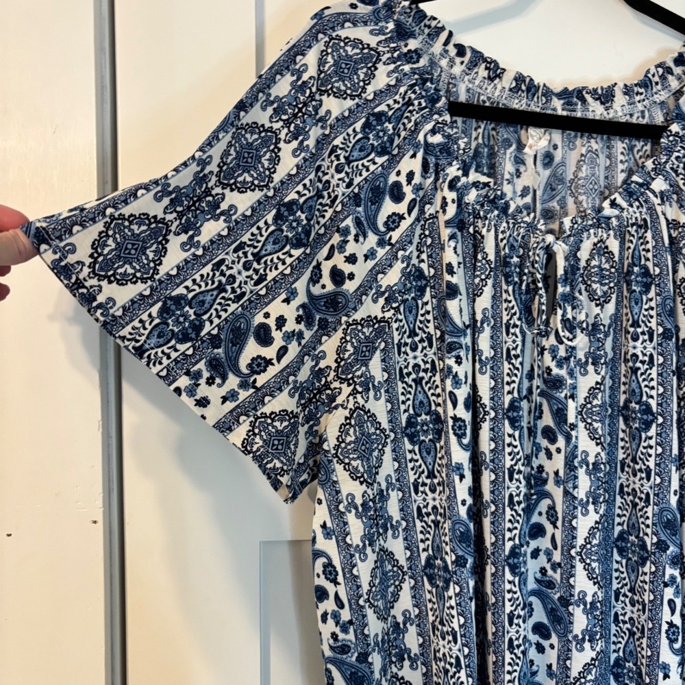 Blue White Paisley Medallion Peasant Blouse Short Sleeve Tie NeckWomens 3X flowy - Picture 4 of 14